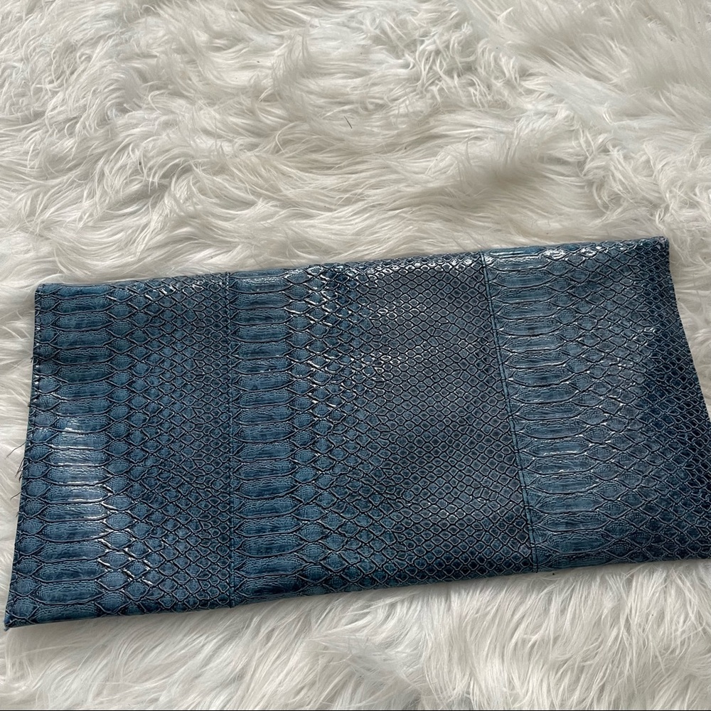 Crocodile clutch
